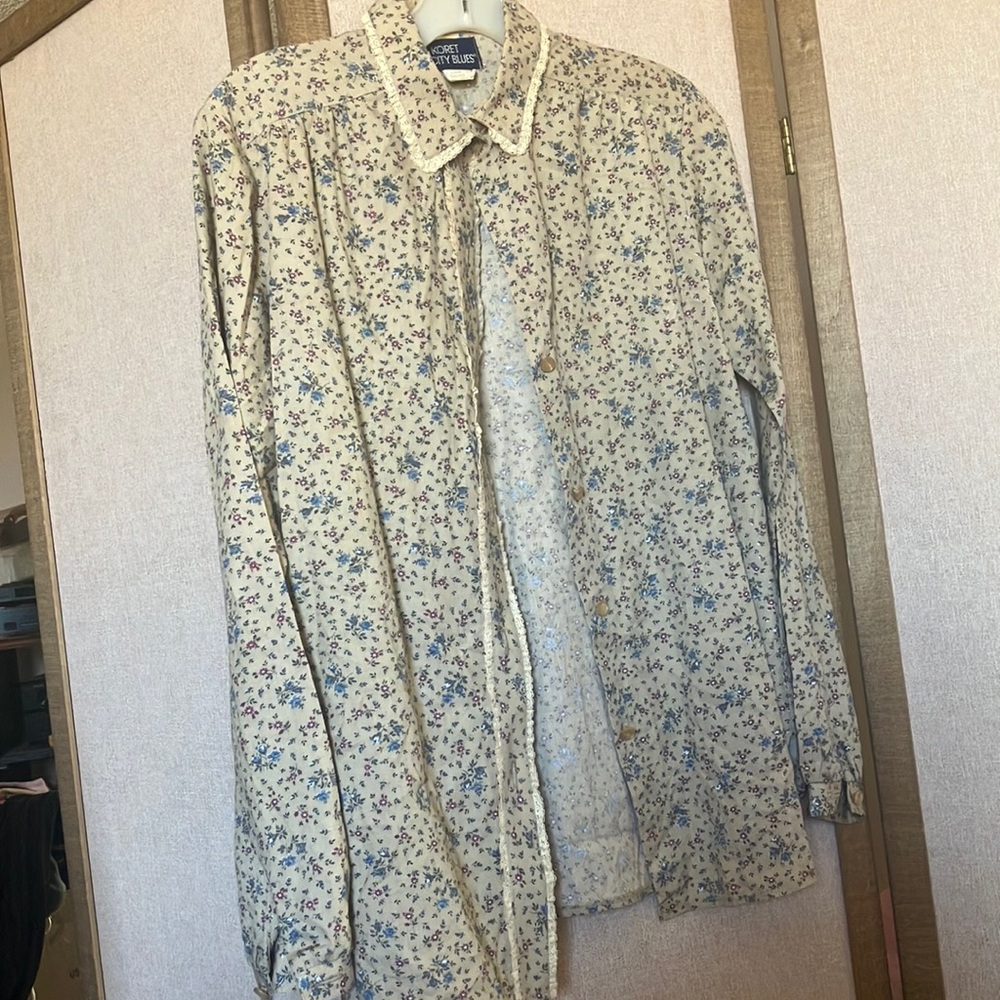 FINAL MARKDOWN Vintage Floral Print koret city blues Cream and Blue blouse 10